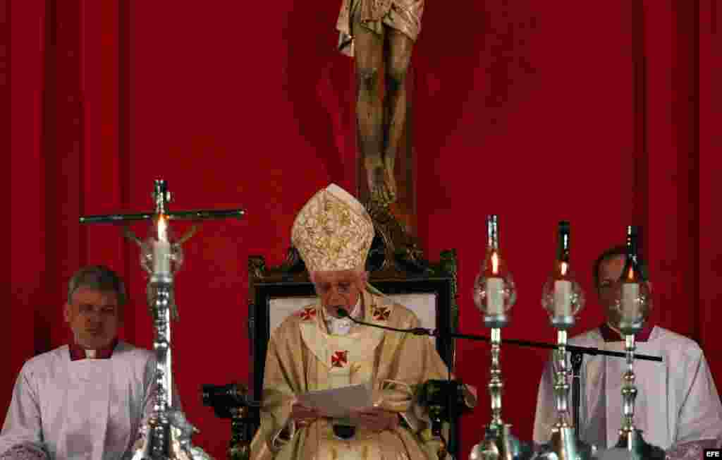 Benedicto XVI ofrece una misa en la Plaza de la Revolución Antonio Maceo el lunes 26 de marzo de 2012.