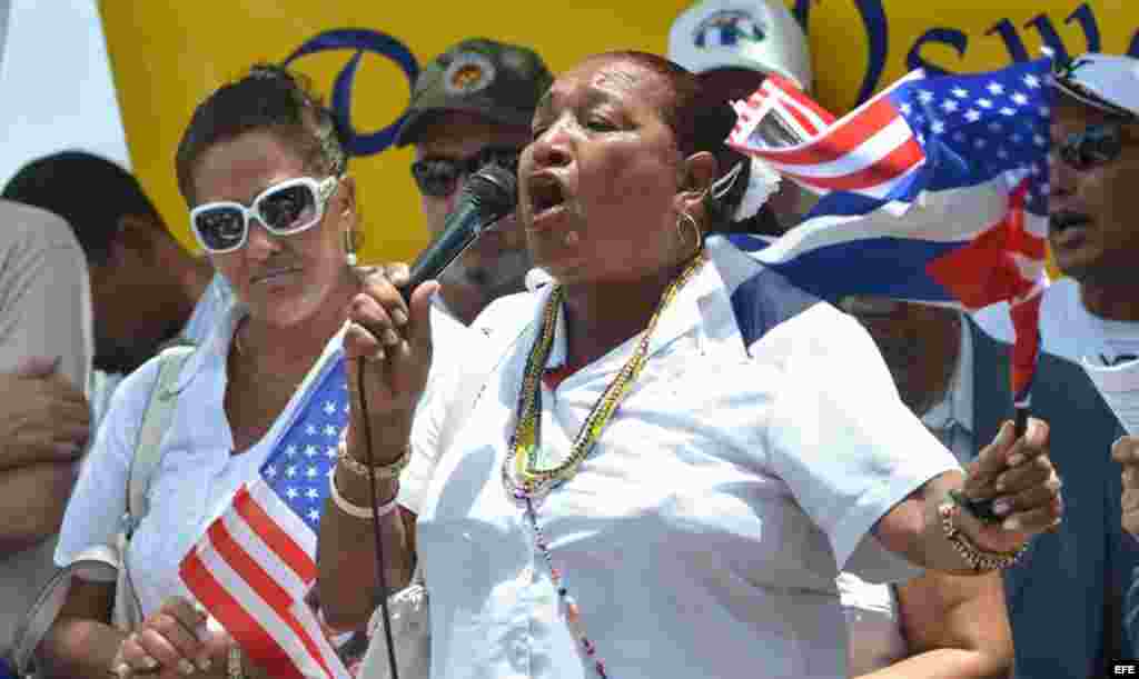 Reila Loyna Tamayo, madre de Orlando Zapata Tamayo en el homenaje a Payá y a Cepero organizado en Miami. 